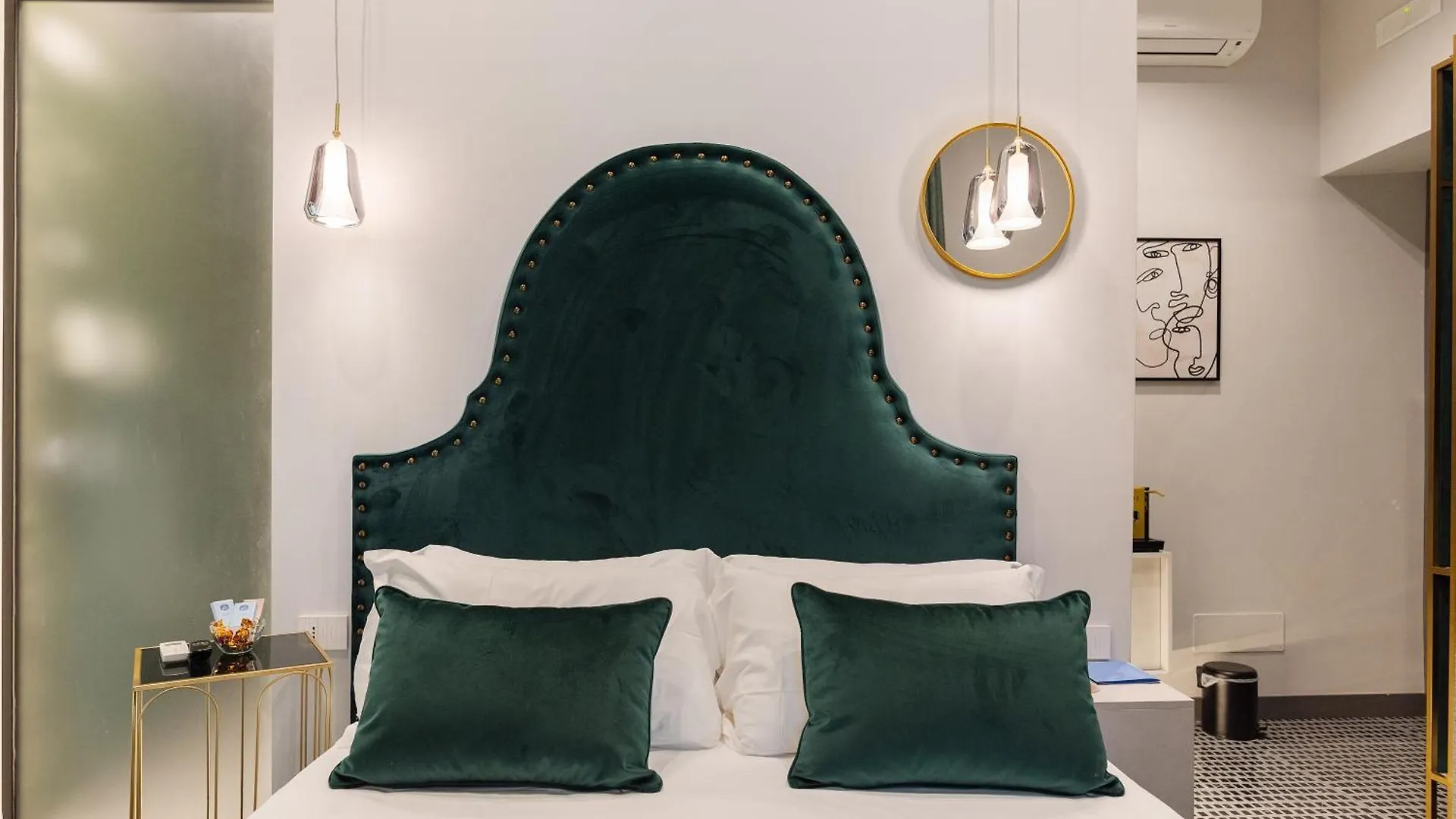 Three Rooms Toledo Naples